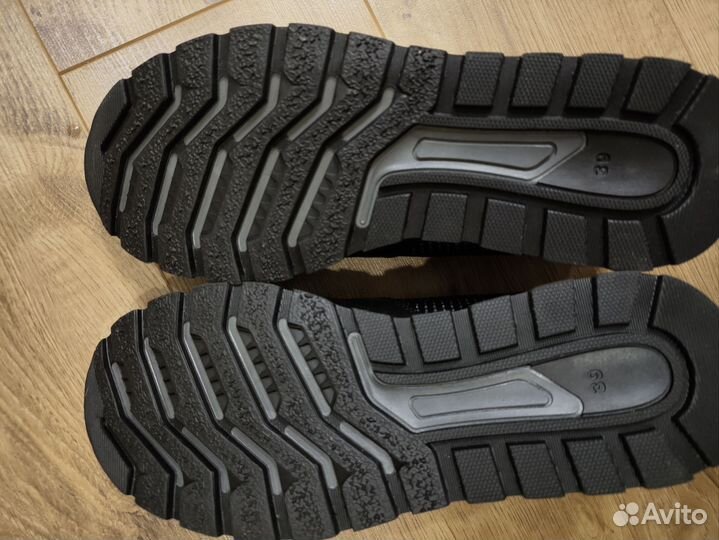 Кроссовки мужские 39 размер новве