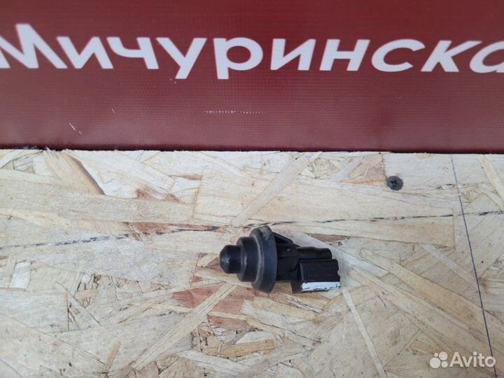 Концевик двери Renault Sandero Stepway