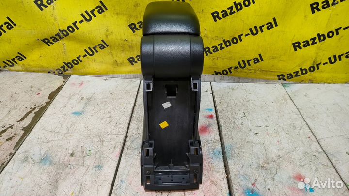 Подлокотник в сборе Ниссан Тиида C11