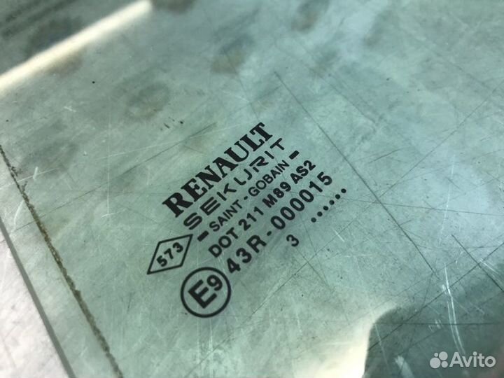 Форточка задняя левая Renault Megane BM 2002- 2009