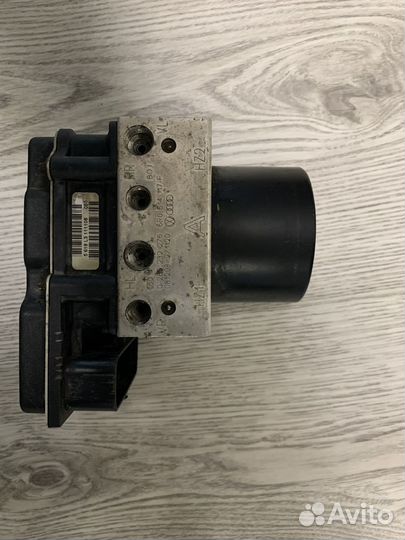 Центральный блок ABS skoda fabia2