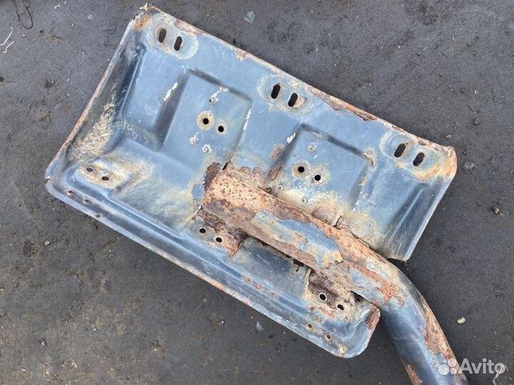 Крепление крыла. Scania P094Cb6X4Hz260