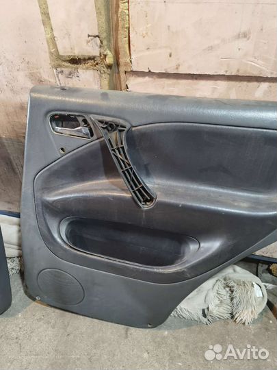 Обшивка задней правой двери mercedes w163