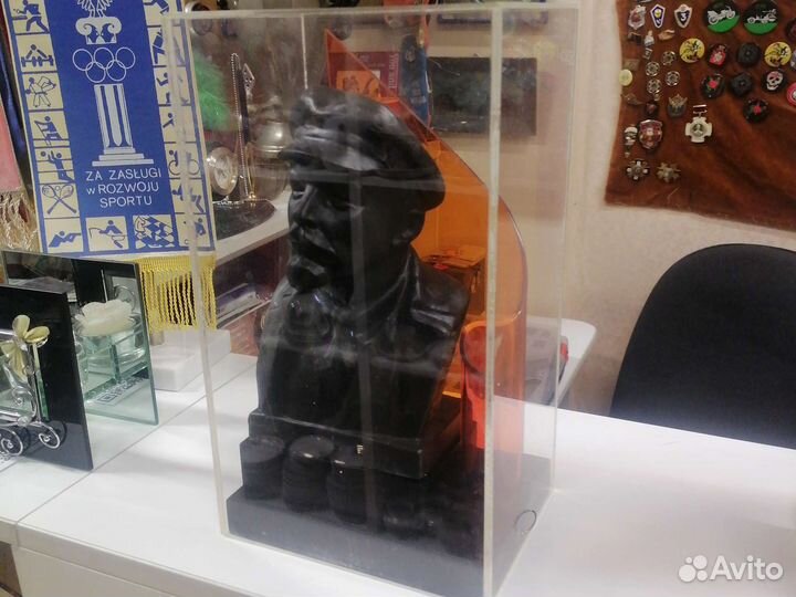 Бюст Ленин в кепке