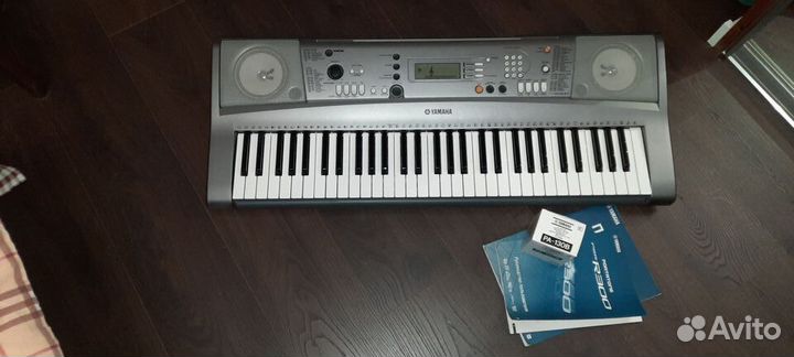 Синтезатор Yamaha PSR-R300