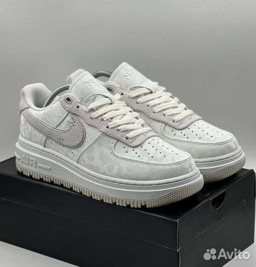 Кроссовки Nike Air Force 1 Lux