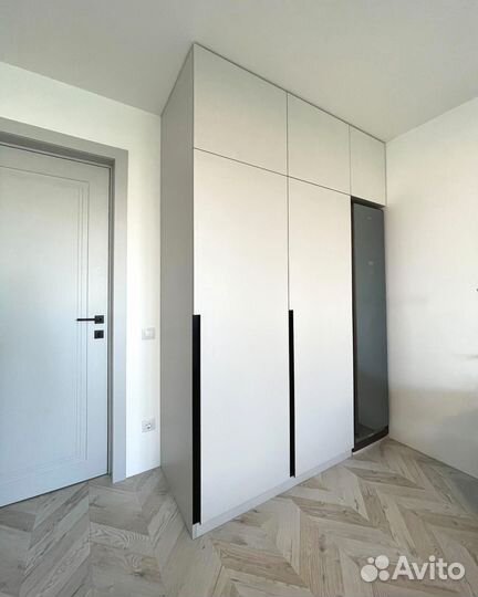 Шкаф распашной с фрезерованными фасадами