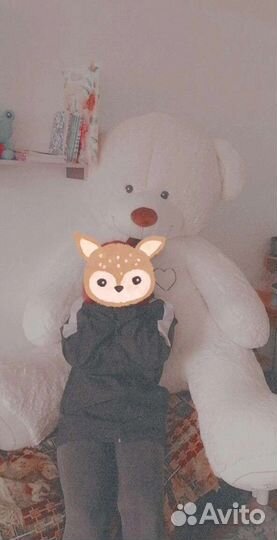 Большой плюшевый медведь