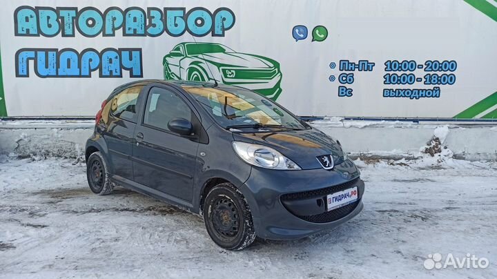 Патрубок радиатора нижний Peugeot 107 1351HL