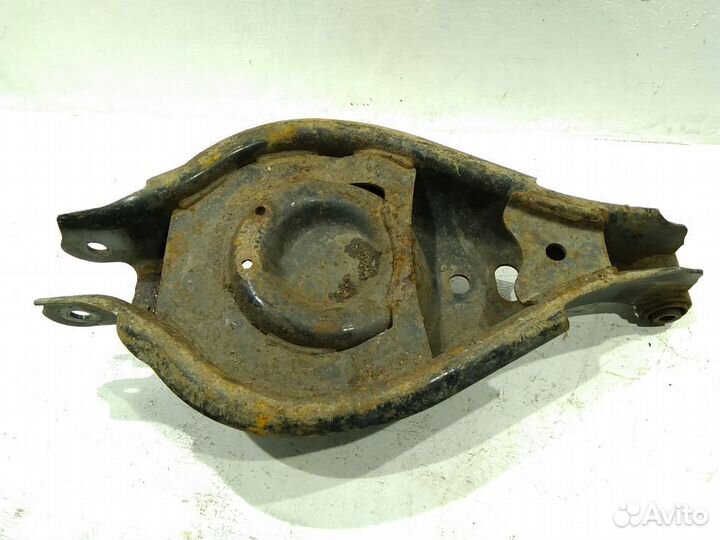 Рычаг задний нижний правый