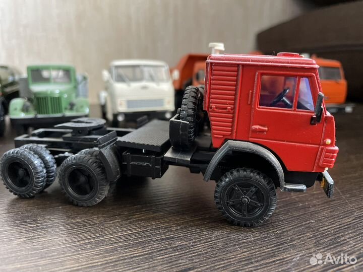 Модель автомобиля 1:43