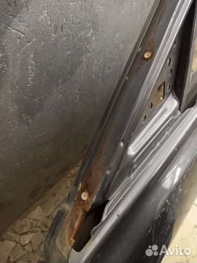 Передняя дверь Camry