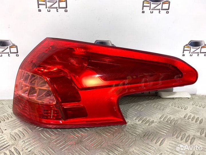 Фонарь правый Citroen C5 2 2011