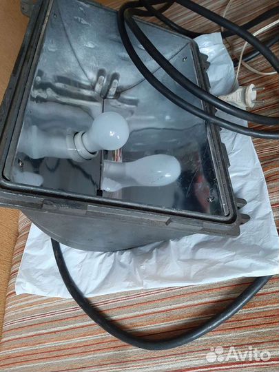 Прожектор гаражный