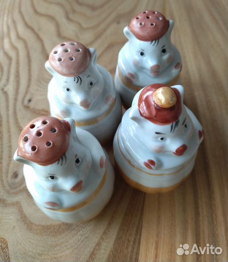 Посуда из разных сервизов