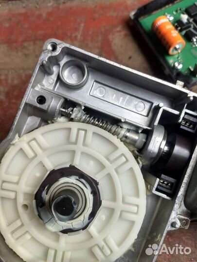 Мотор (привод) стеклоочистителя audi Q7