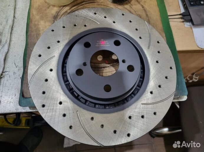 Тормозные диски с перфорацией и слотами