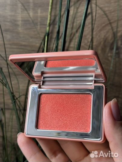 Natasha Denona mini bloom highlighting blush