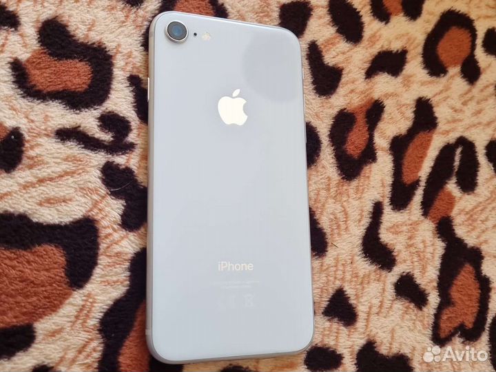 Телефон iPhone 8 64 gb