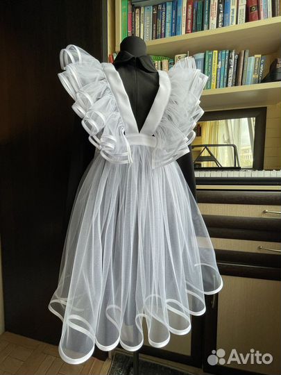 Белый школьный фартук