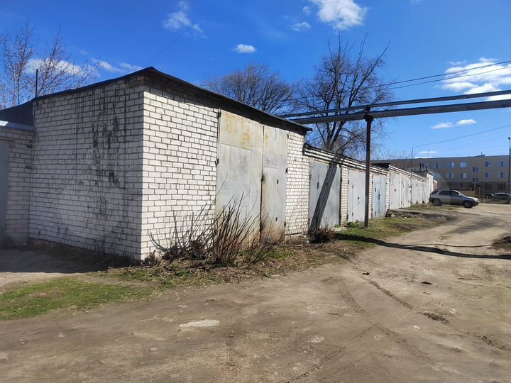 Гараж, > 30 м²