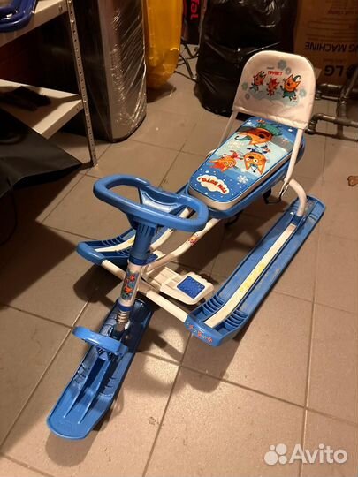 Детский снегокат с ремнями безопасности