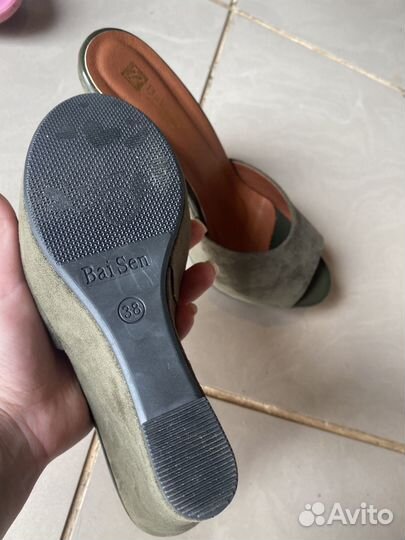 Босоножки новые замшевые на платформе