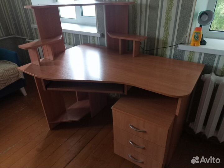 Продажа компьютерный стол б/у