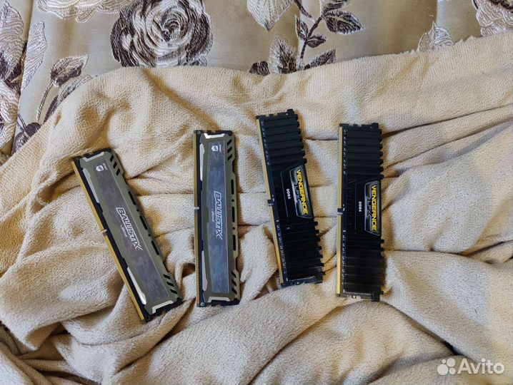 Оперативная память ddr4 4х4 gb. 2400 Mhz