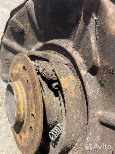 Задняя левая ступица Mercedes w220