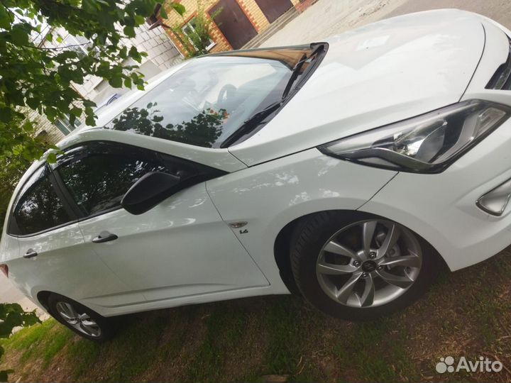 Hyundai Solaris 1.6 AT, 2015, 215 000 км