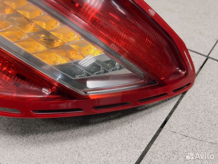 Фонарь задний правый Mercedes W204 C