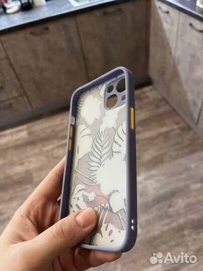 Чехол на iPhone 13