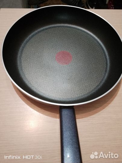 Сковорода Tefal новая 28см