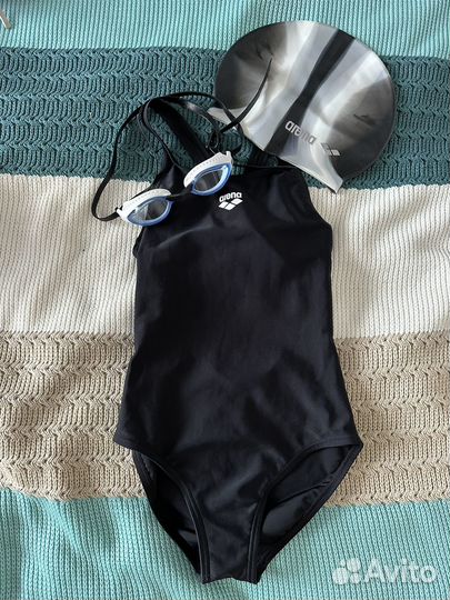 Купальник и шапочка для бассейна 134-140