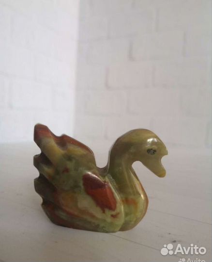 Лебедь сувенир из оникса