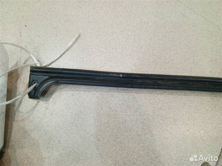 Уплотнитель двери передней левой верхняя часть Hy