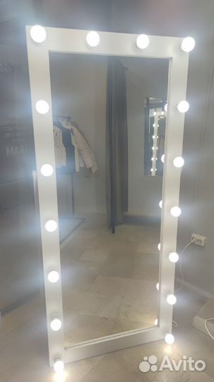 Напольное зеркало с подсветкой