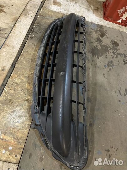 Решетка переднего бампера peugeot 207