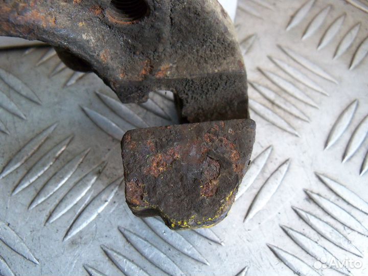 Скоба переднего правого суппорта BMW 3 E36