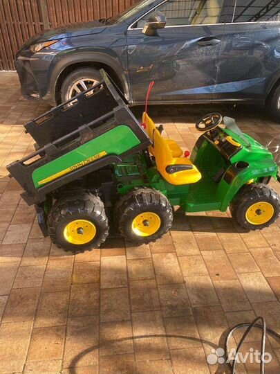 Машина на аккумуляторе для ребенка