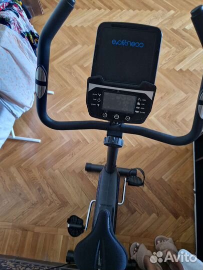 Велотренажер вертикальный Evo Fitness Vega черный