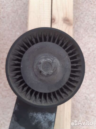 Натяжитель ремня приводного Toyota