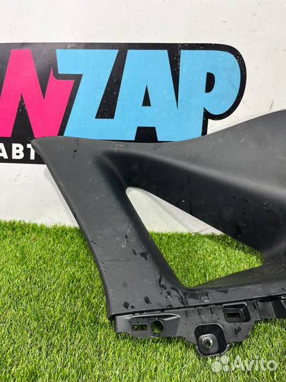 Обшивка отсека багажника правая Ford Escape