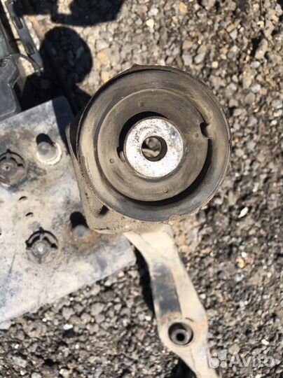 Рычаг нижний левый Туарег GP 2007-2010 г г