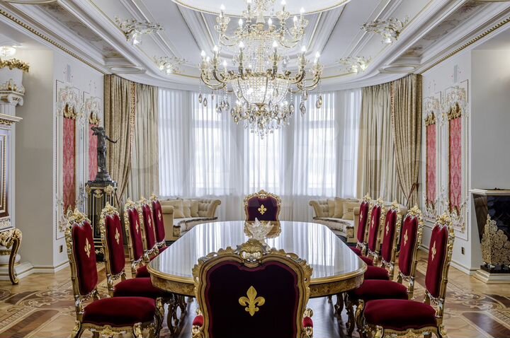 Дом 2500 м² на участке 77 сот.