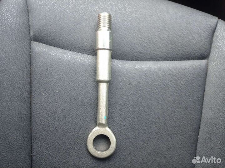 Буксировочный крюк бмв+