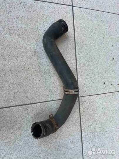 Патрубок системы охлаждения передний Ford Focus 3