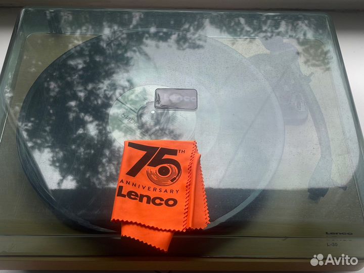 Виниловый проигрыватель Lenco L-30