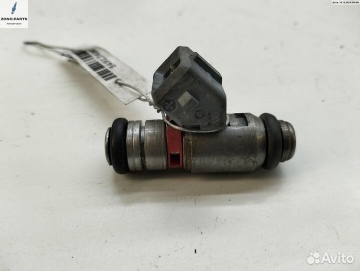 Форсунка топливная 036031C на Volkswagen Golf-4